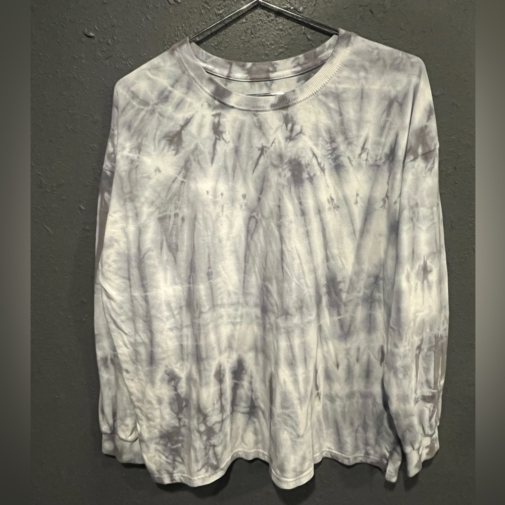SO long sleeve tie dye shirt in great condition never worn.